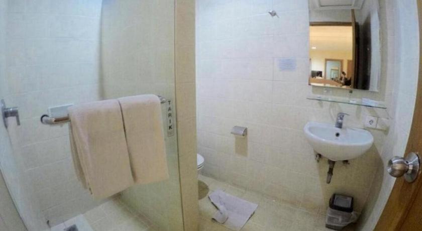 Country Heritage Resort Hotel Surabaya Exterior foto